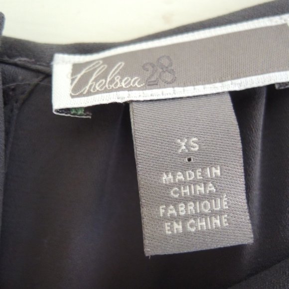 Chelsea28 Gray Crochet Lace Bell Sleeve Button Back Top XS *Runs L - Picture 9 of 10